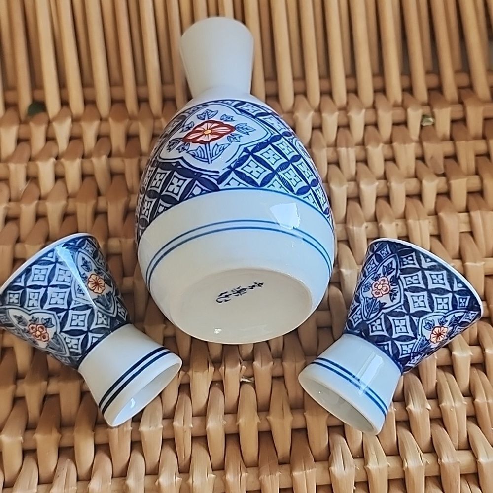 Vintage Blue & White Floral Tokkuri Ochoko Arita Ware Sake 3 Piece Set